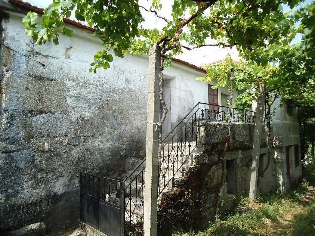 Casa venda em Estorãos, Fafe