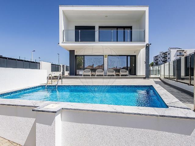 Casa venda em Núcleo Urbano Histórico de Tires, Cascais