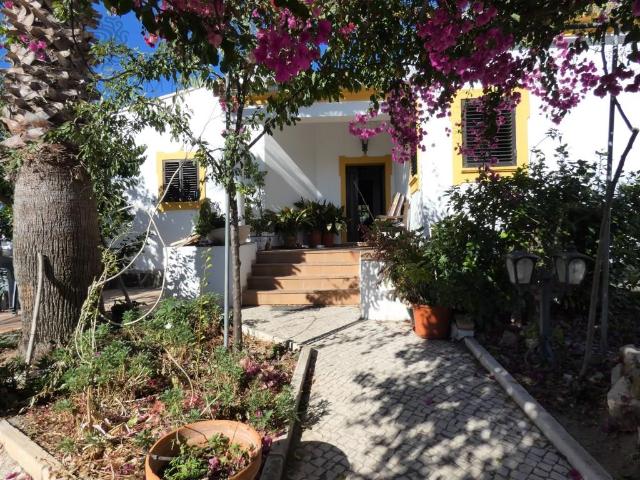 Vivenda venda em Albufeira e Olhos de Água, Albufeira