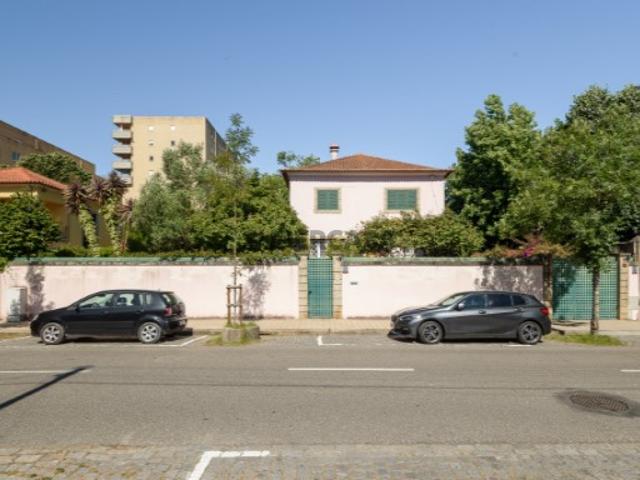 Casa venda em Porto, Lordelo Do Ouro