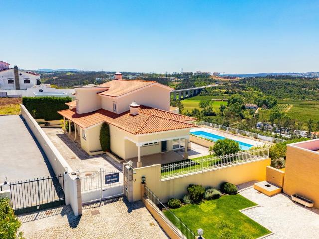 Vivenda venda em Casal dos Matos, Leiria