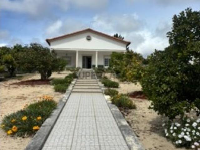 Casa venda em Pederneira, Leiria