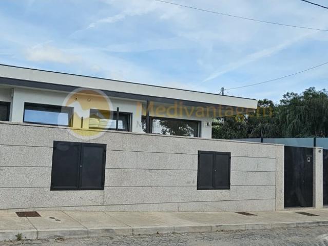 Casa venda em Merelim (São Pedro) e Frossos, Braga