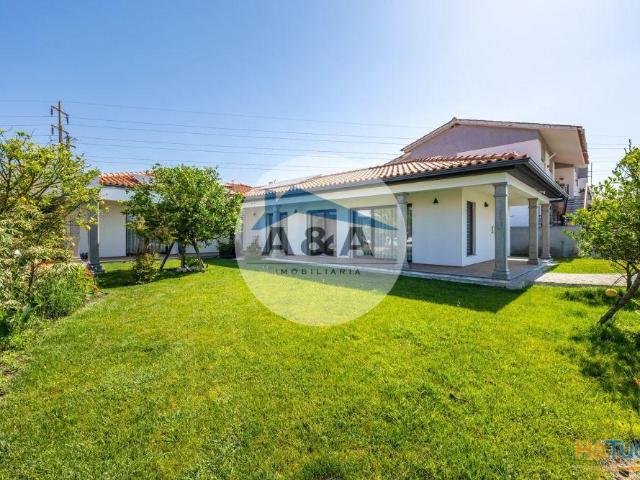 Casa venda em Marinha Grande, Leiria