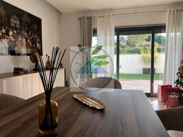 Casa venda em Santo António Da Charneca, Setúbal
