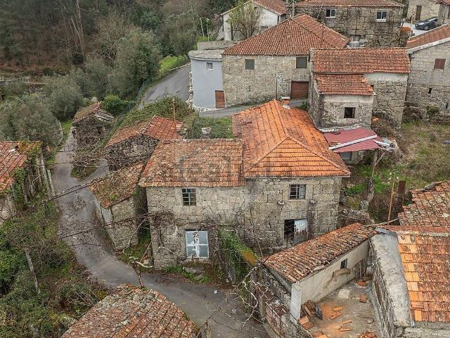 Casa venda em Bouro (Santa Maria), Amares