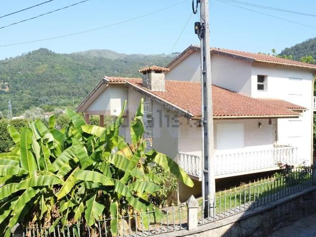 Casa venda em Chouselas, Amares