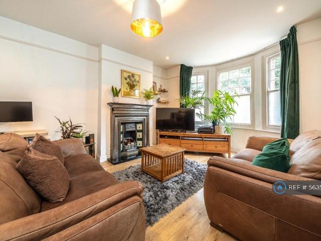 Apartment for rent in Oval, Greater London