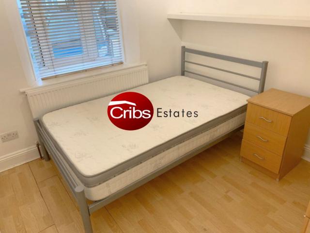 Room for rent in London Borough of Merton, Merton Park
