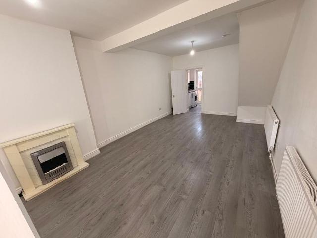 House for rent in Elm Park, Calderstones