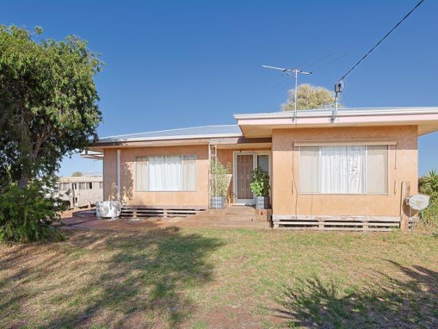 Cottage for sale in Cardross, Victoria