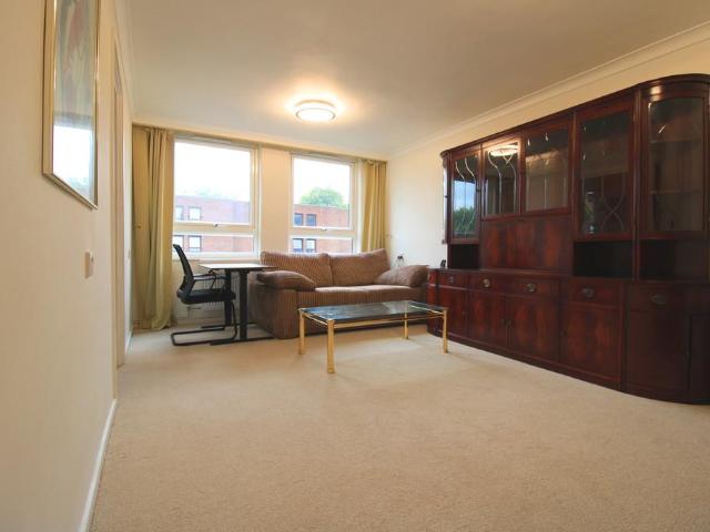 Apartment for rent in Brook Green, Greater London