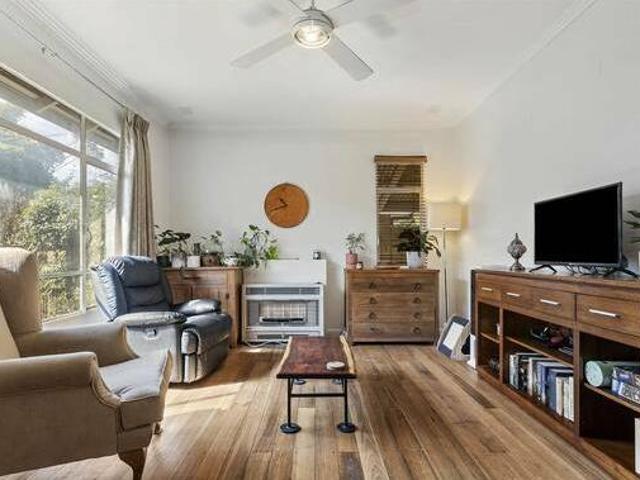 House for sale in Victoria