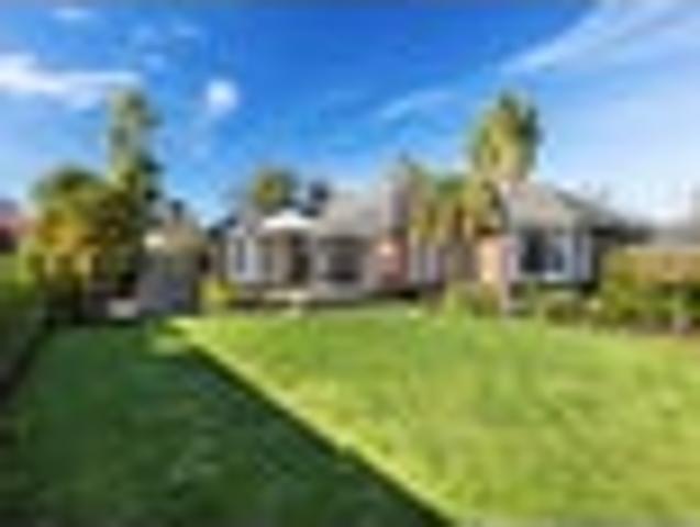 House for sale in Chaslands, Canterbury