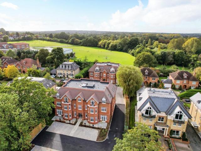 Apartment for rent in Lower Green Esher, Blackhills