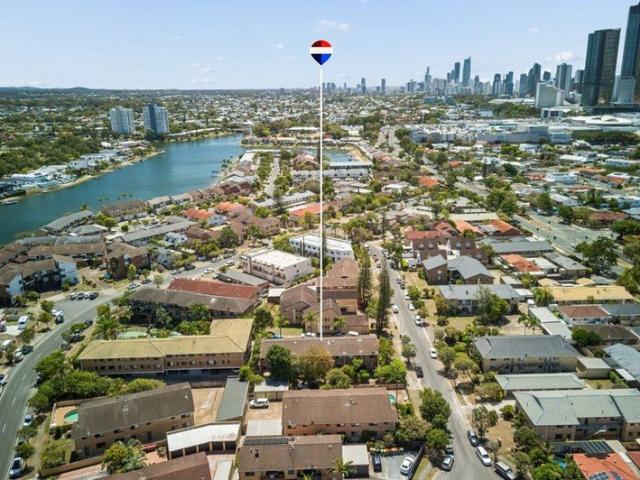 Townhouse for sale in Mermaid Waters, Gold Coast City