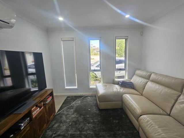 Townhouse for rent in Sanctuary Point, New South Wales