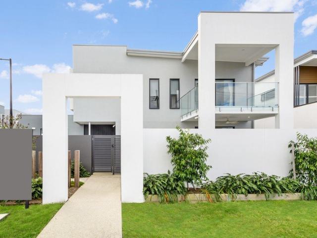 Townhouse for sale in Hope Island, Gold Coast City