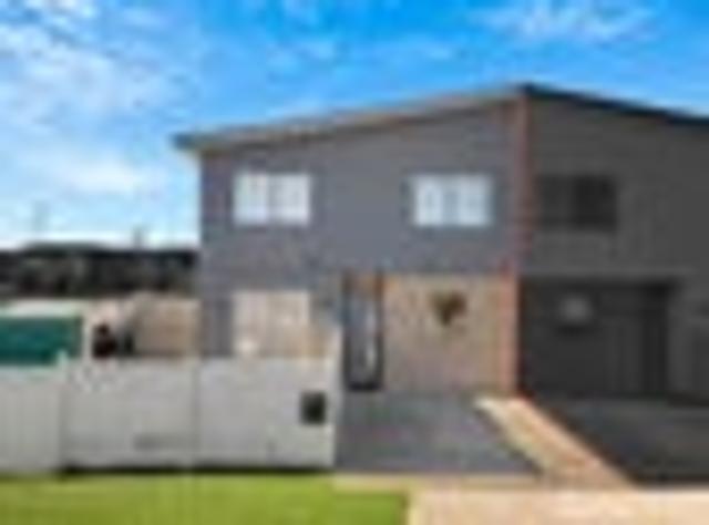 Townhouse for sale in Manurewa