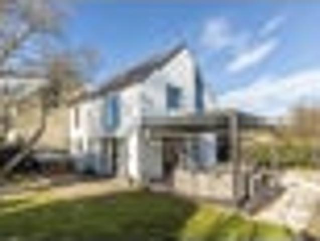 Townhouse for sale in Chaslands, Canterbury