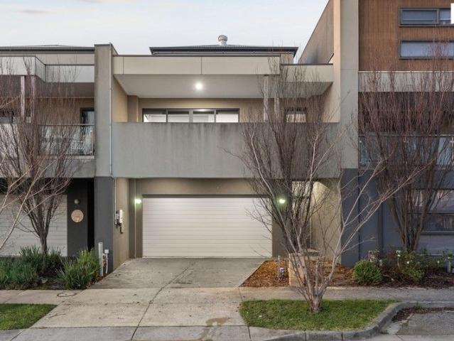 Townhouse for sale in Pakenham
