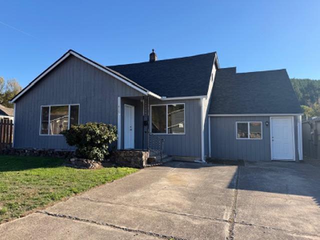 House for sale in Drain, Douglas County