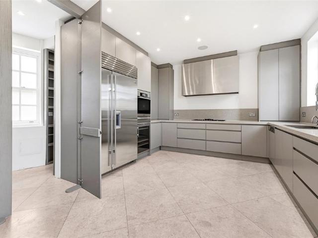 Apartment for rent in Lot's Village, Greater London
