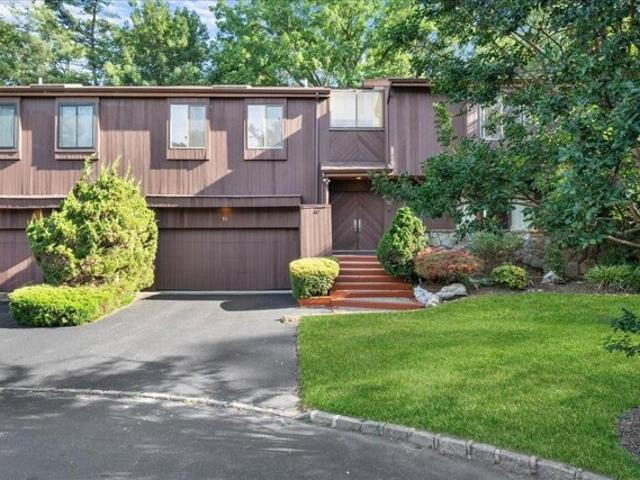 Condo for sale in Albertson