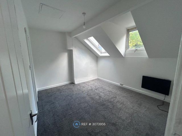 Apartment for rent in Bruntcliffe, Leeds