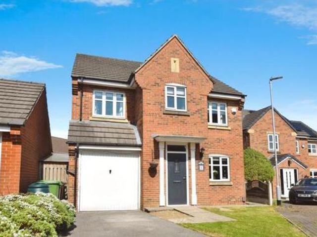 House for sale in Bruntcliffe, Leeds