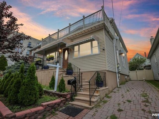House for sale in Cliffside Park, New Jersey