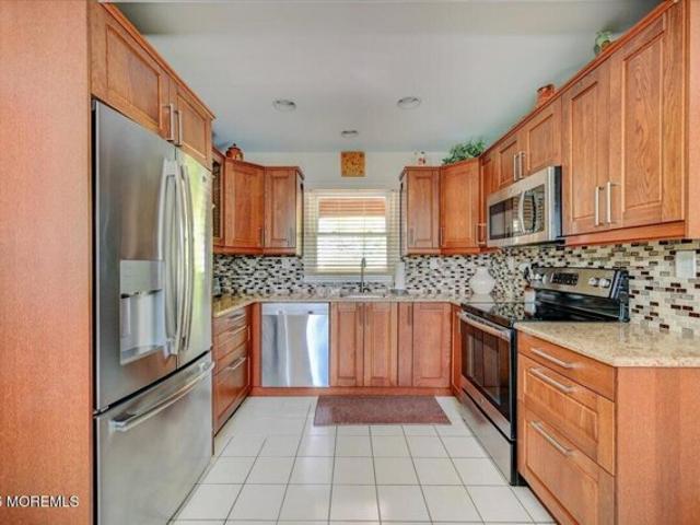 House for sale in Cliffwood, New Jersey