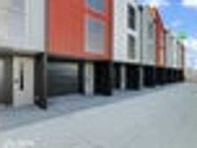 Townhouse for rent in Otakou