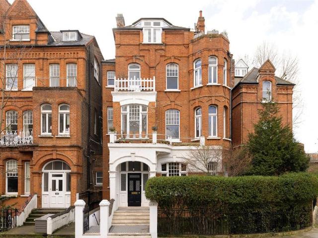 Apartment for rent in West Kensington, Greater London