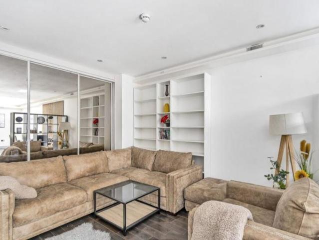 Townhouse for rent in Fitzrovia, Greater London