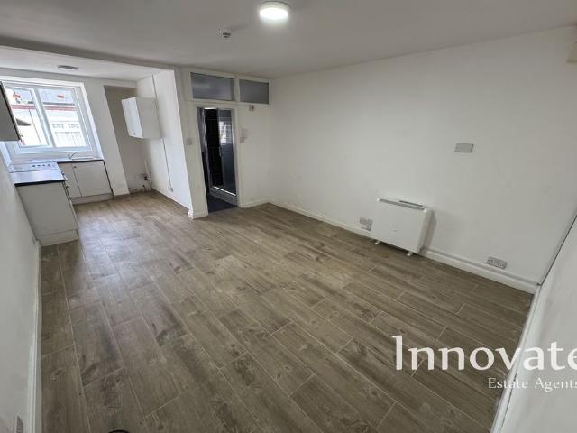Apartment for rent in Spinney Hills, Old Wharf