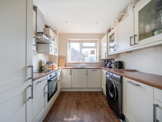 Apartment for rent in Southfields, Greater London