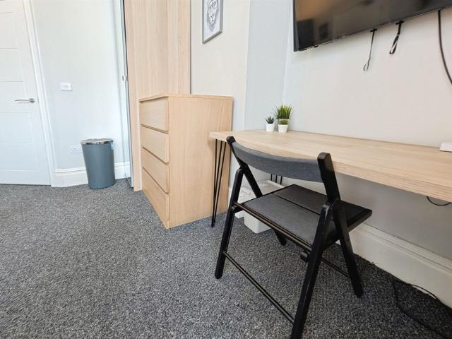 Apartment for rent in The Polygon, City Of Southampton