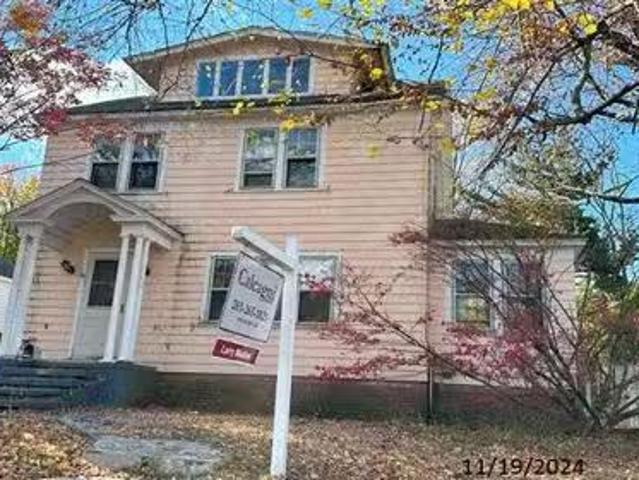House for sale in Hamden
