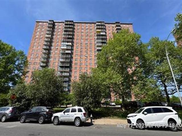 Property for sale in The Bronx, Arverne