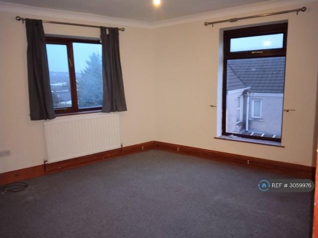 Apartment for rent in Cwmrhydyceirw, Swansea