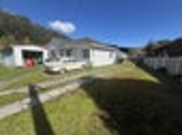 House for sale in Days Bay, Wellington