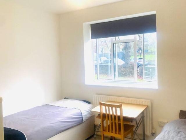 Room for rent in South Hampstead, Greater London