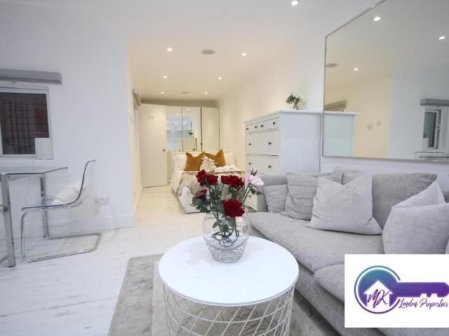 Studio for rent in South Hampstead, Greater London