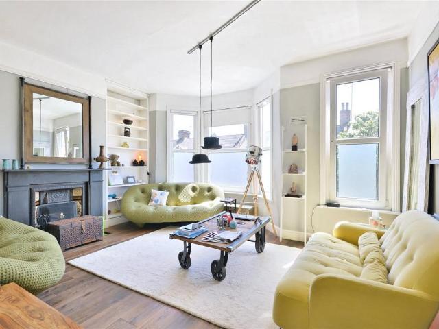 House for rent in Brondesbury, Greater London