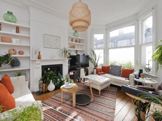 Apartment for rent in Brondesbury, Greater London