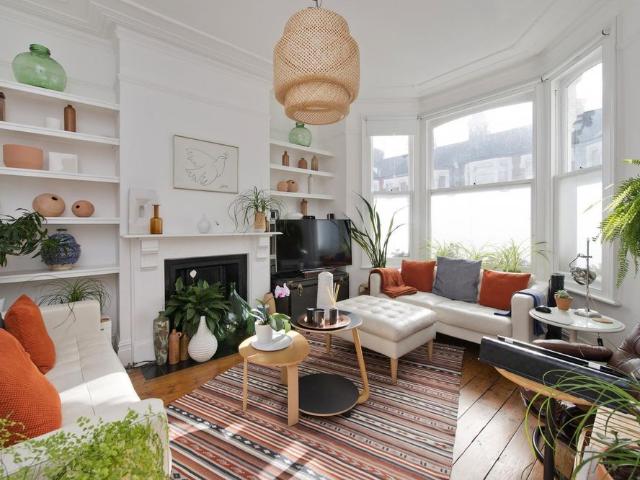 Apartment for rent in Brondesbury, Greater London