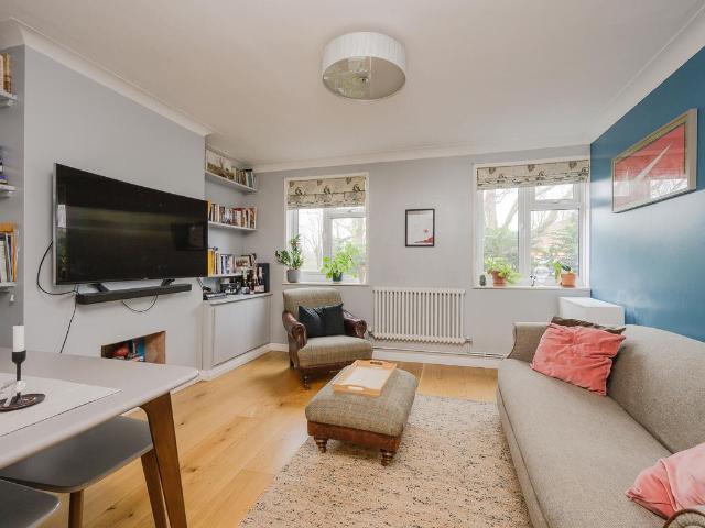 Apartment for rent in Mortlake, Greater London