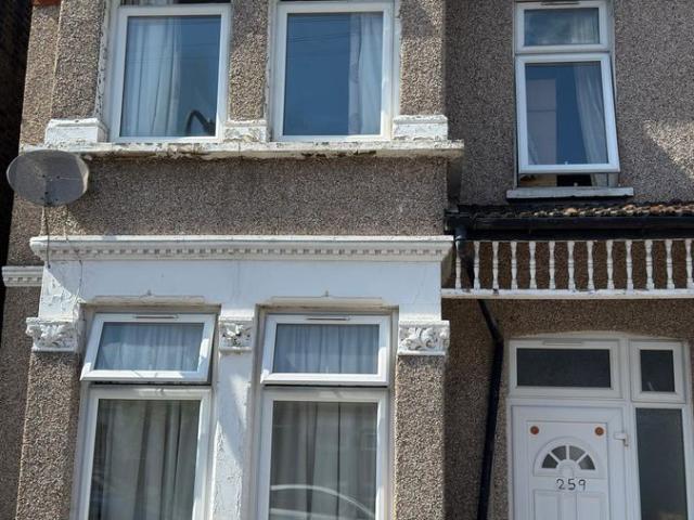 House for rent in Loxford, Greater London