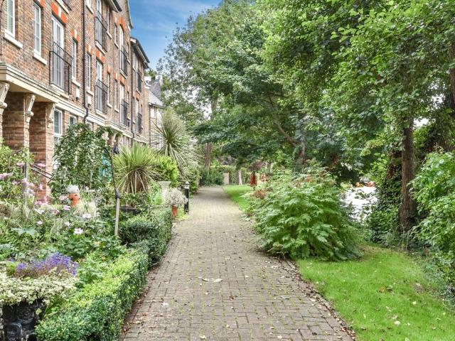 House for rent in Brook Street, Bourne Vale